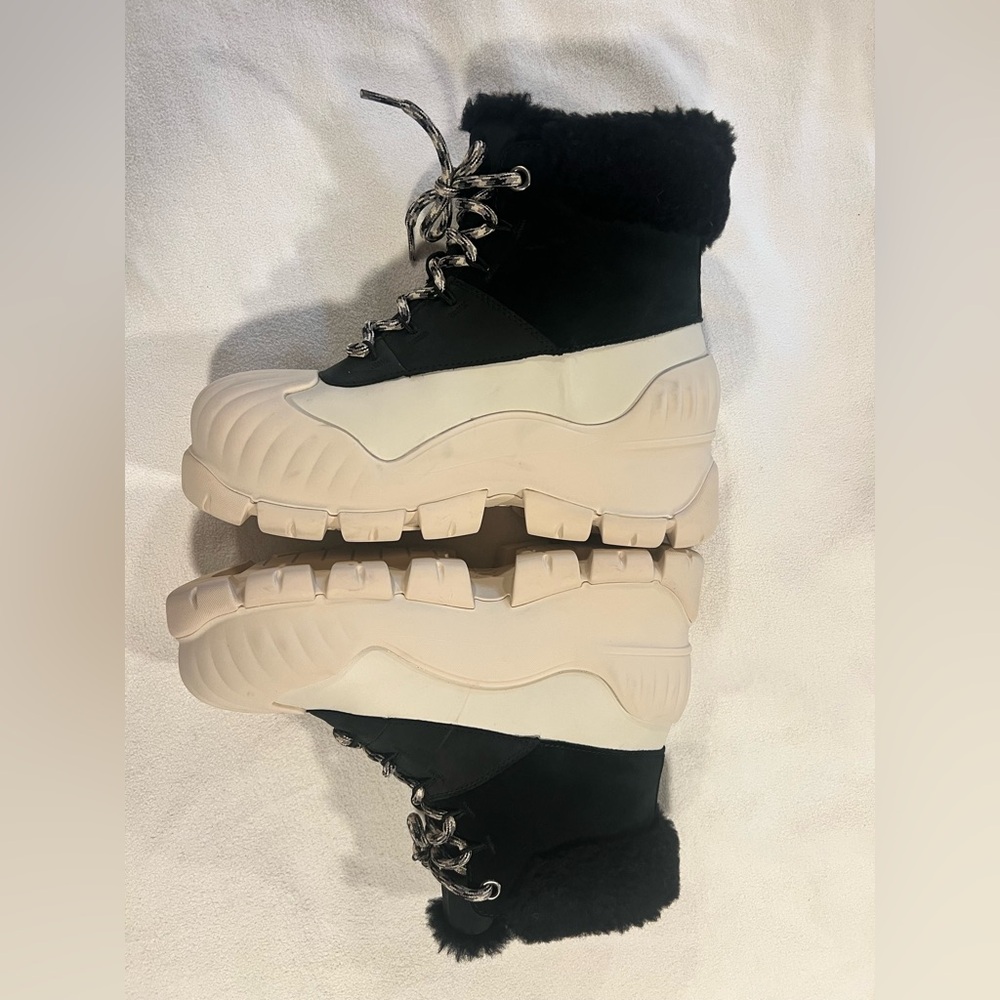 UGG ADIROAM ANKLE HIKER SHORT BLACK WATERPROOF Boot US 10. Never been worn.